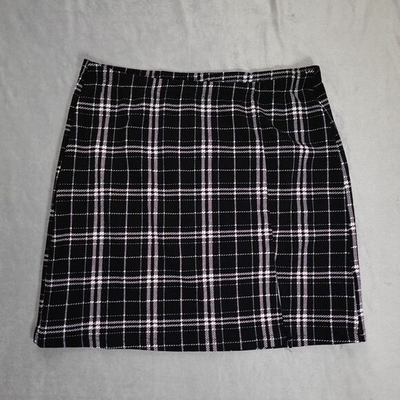 SheIn Dresses & Skirts - Shein Curve Mini Skirt 1XL Black Plaid Whimsigoth Dark Academia School Girl Y2k